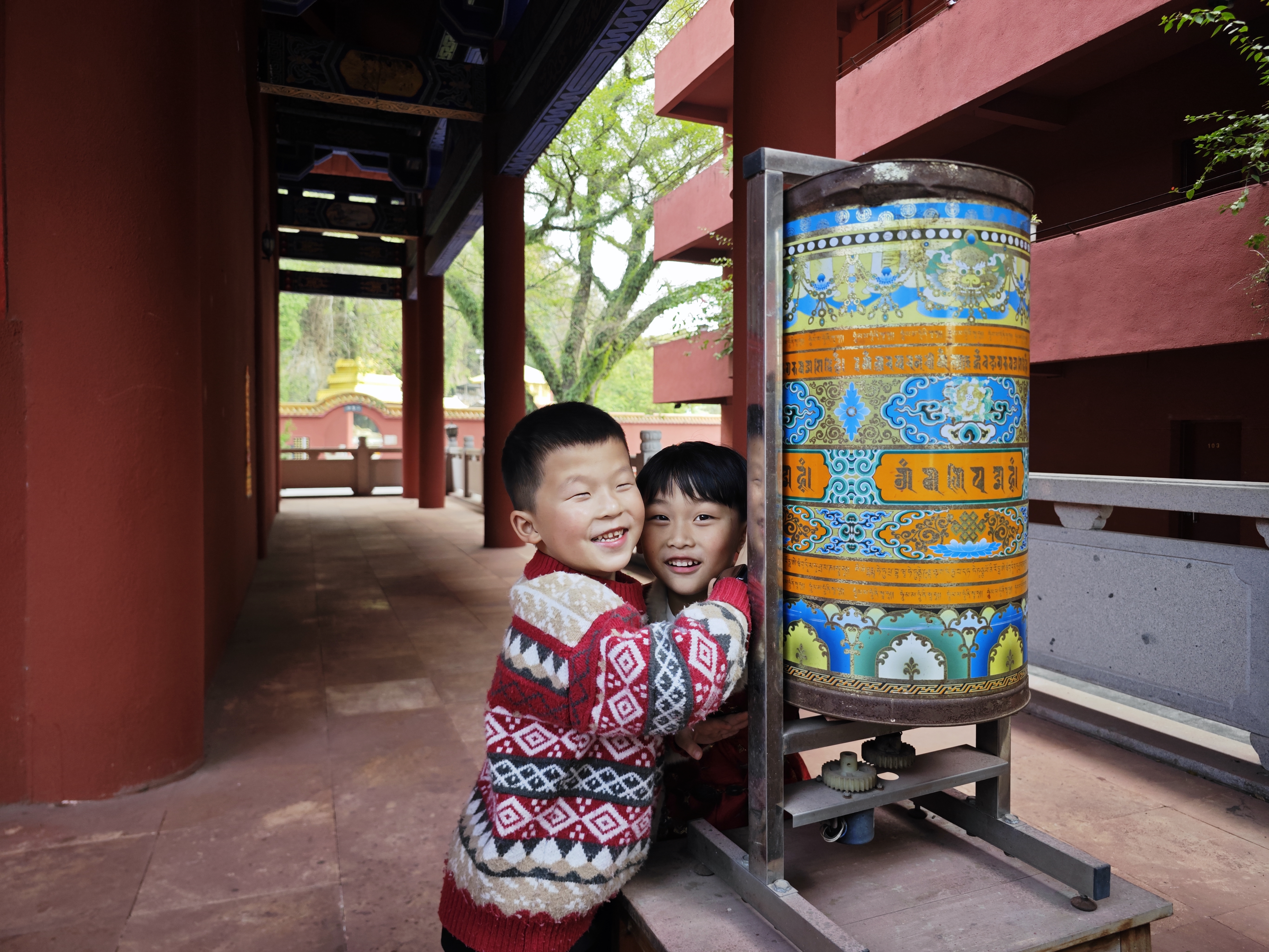 侄子和偶遇的小孩