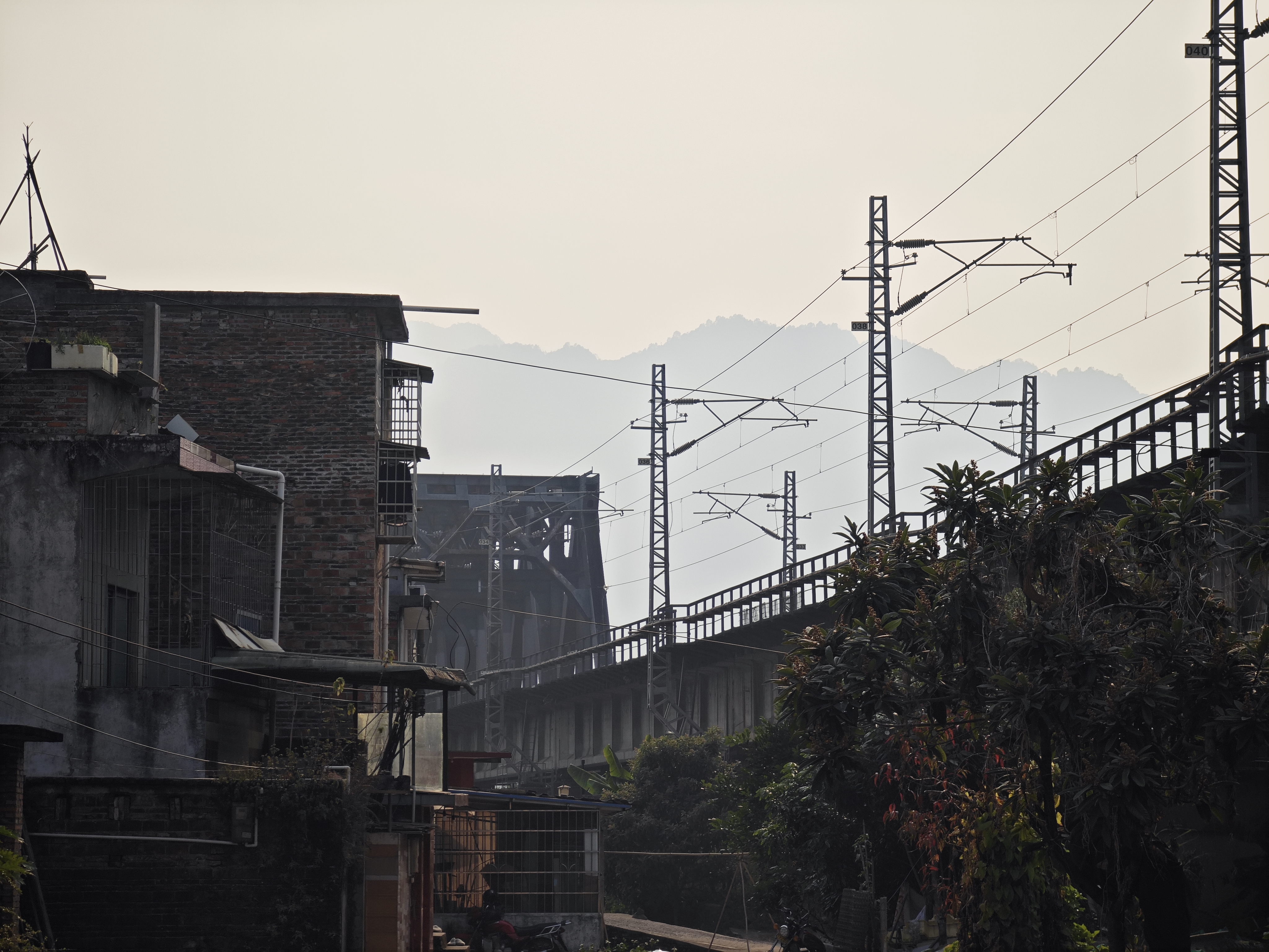 充满工业美感的火车桥