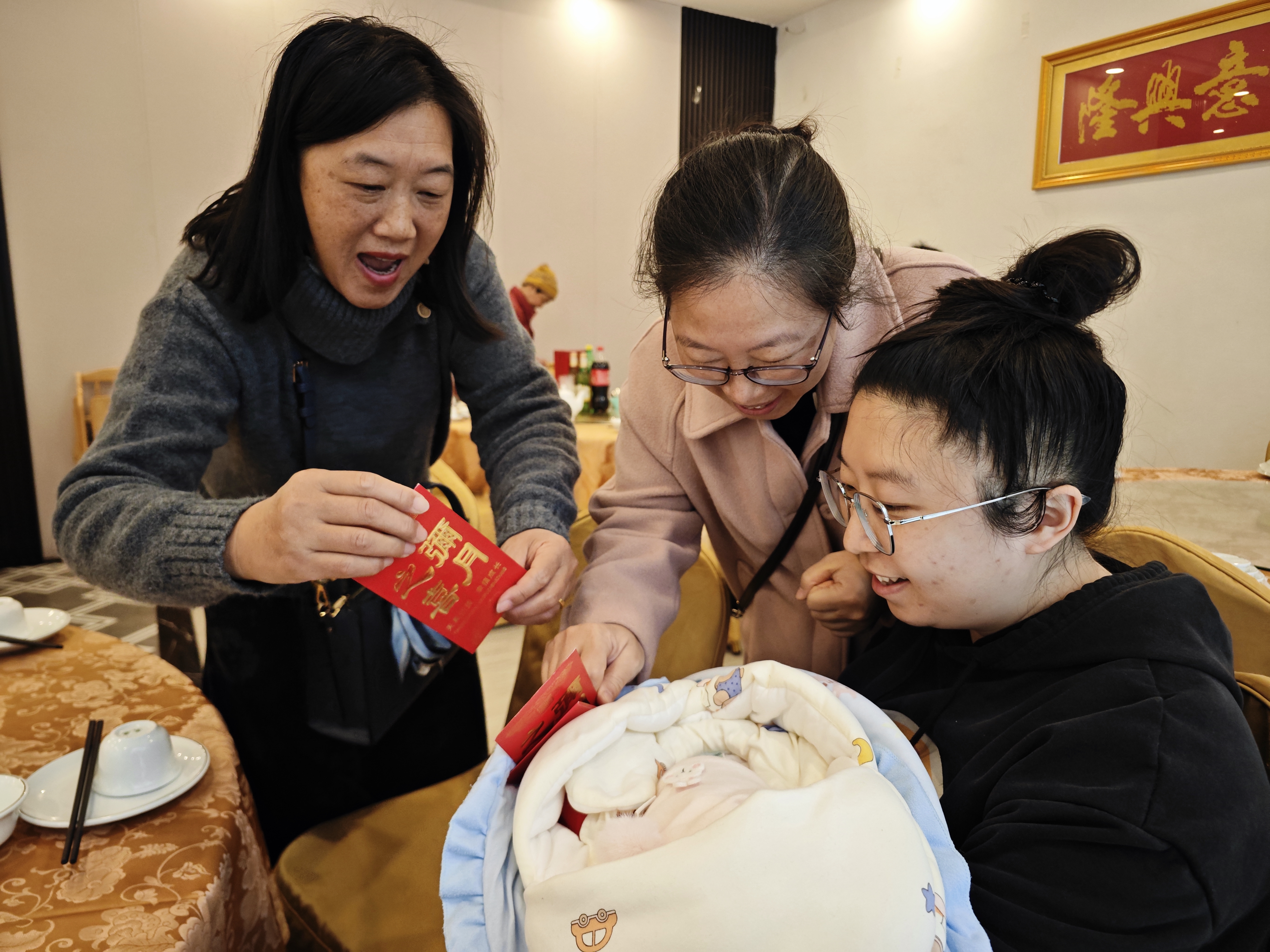 每个人都为新生命感到开心