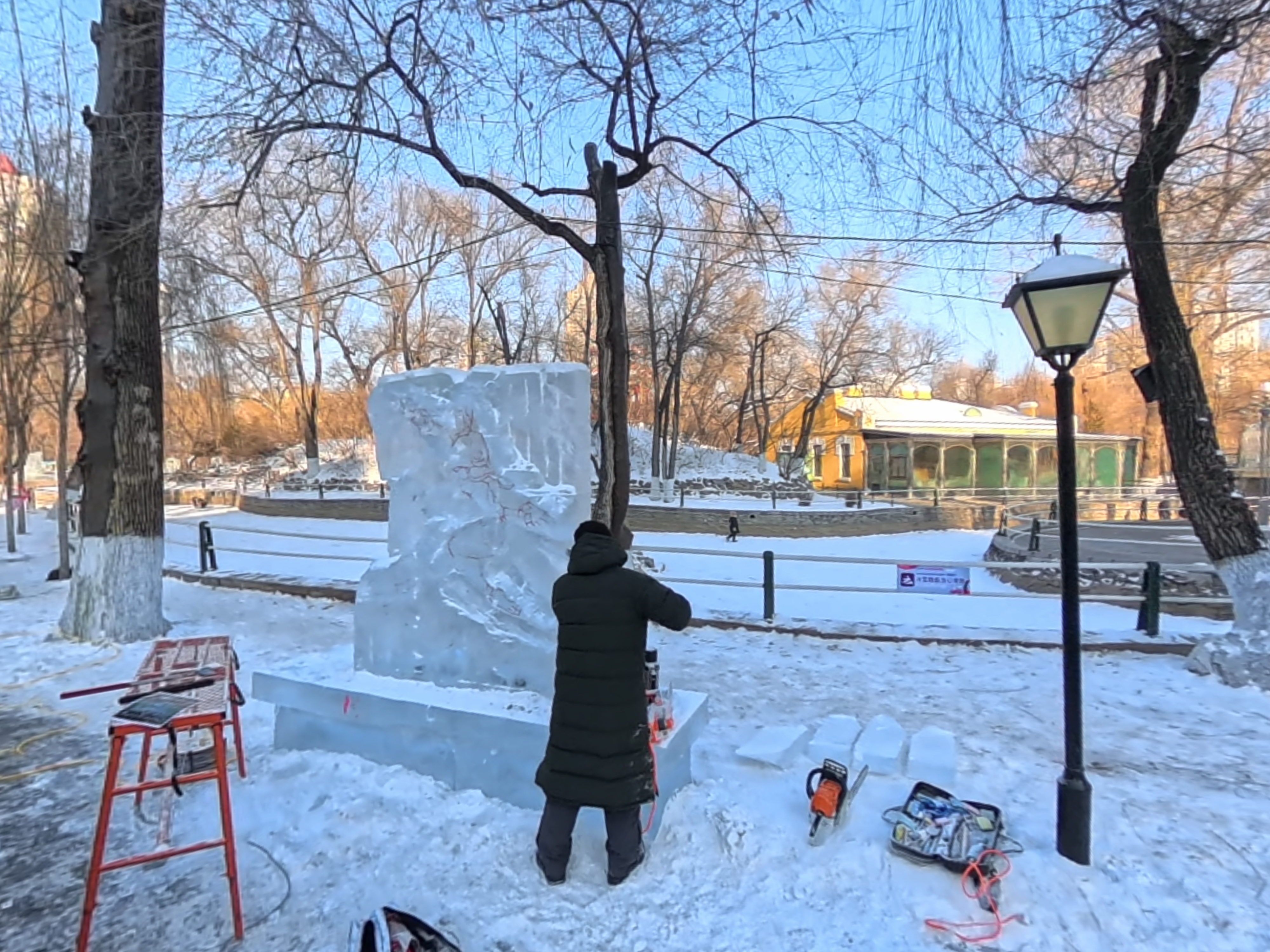 冰雕师和他的工具