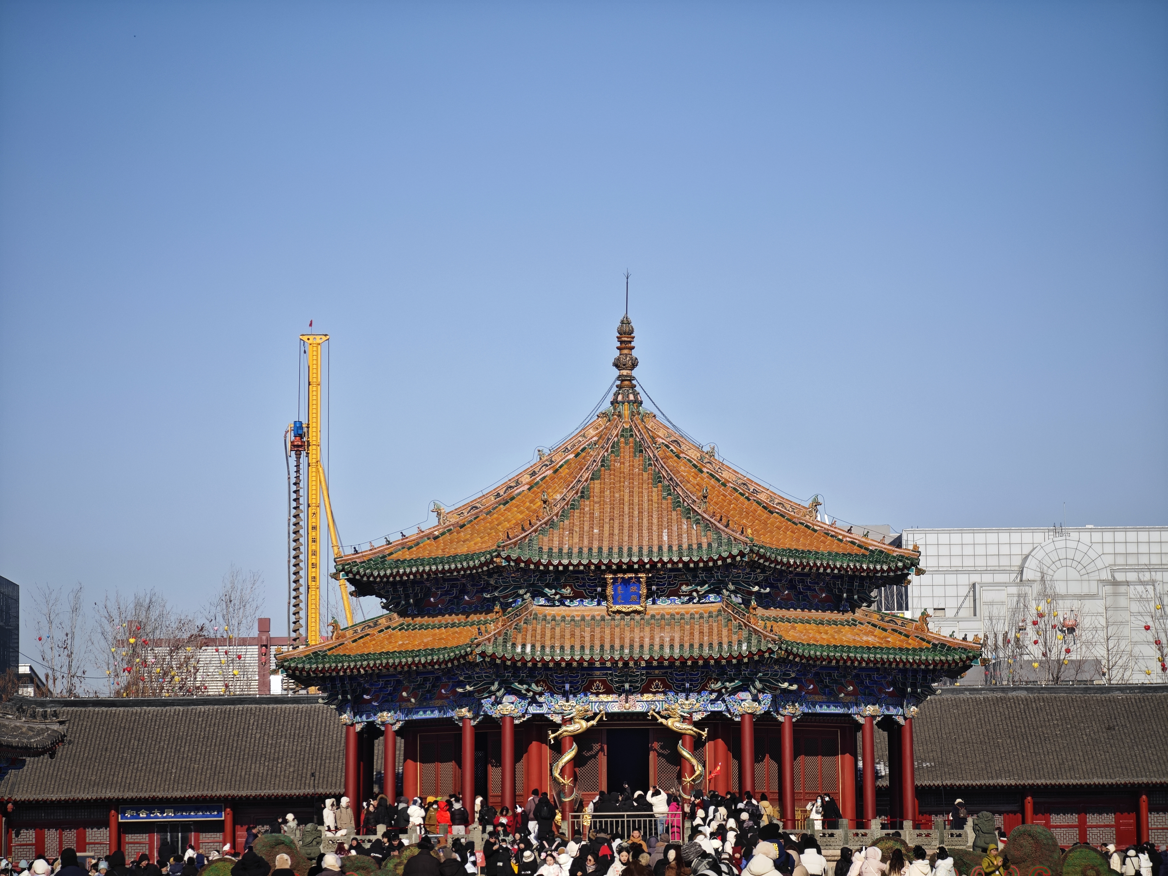 大政殿和大挖机